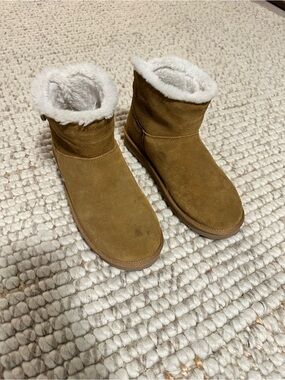 Cozy Suede Fur-Lined Ankle Boots in Chestnut